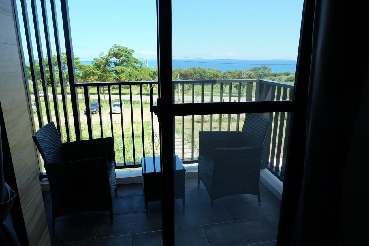 Moonlit Seaview Homestay Donghe Exterior photo
