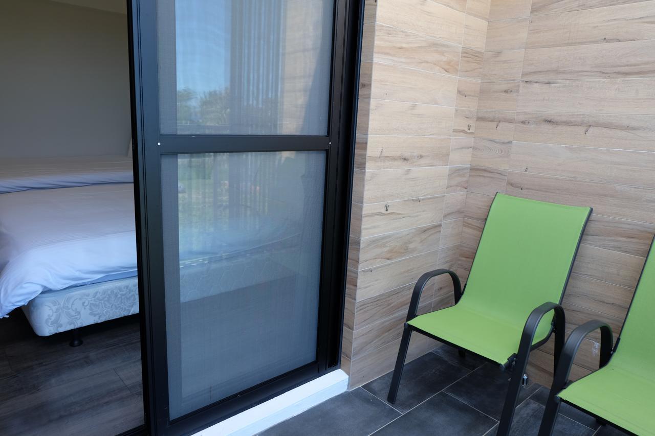 Moonlit Seaview Homestay Donghe Exterior photo